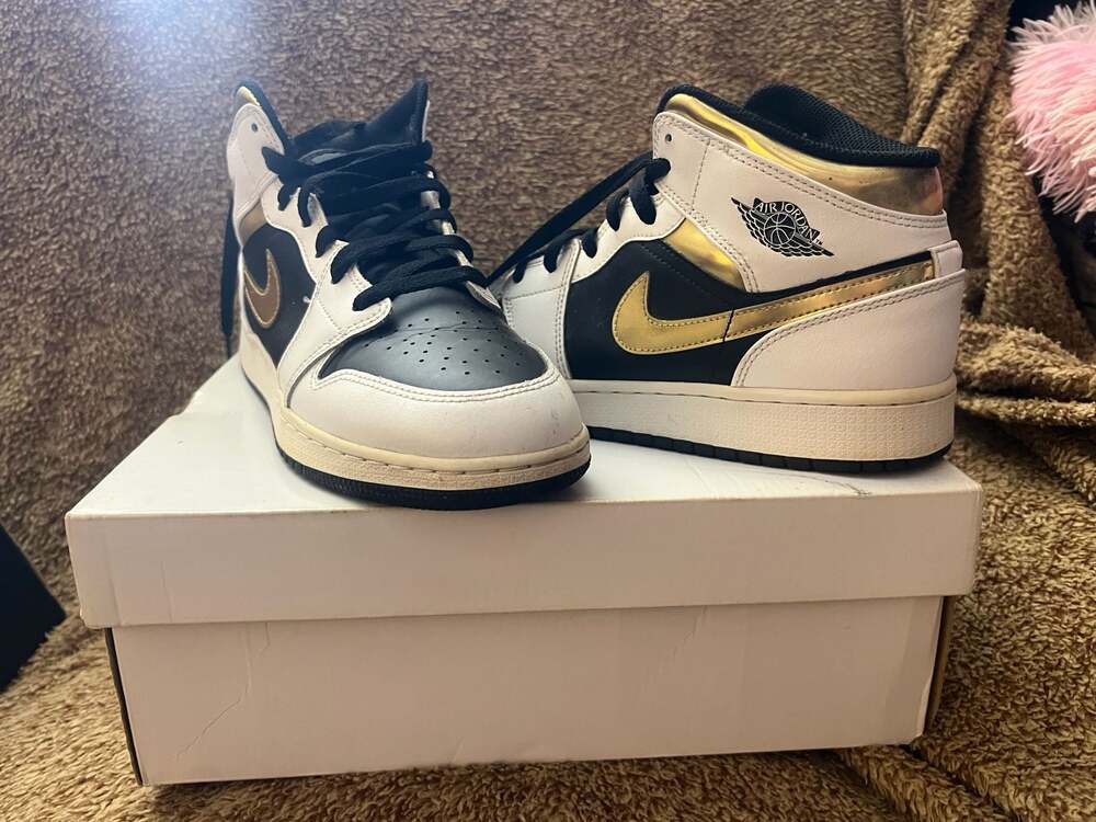 Air Jordan 1 Mid GS 'White Gold' Black Sneakers 554725-190 - Picture 2 of 6